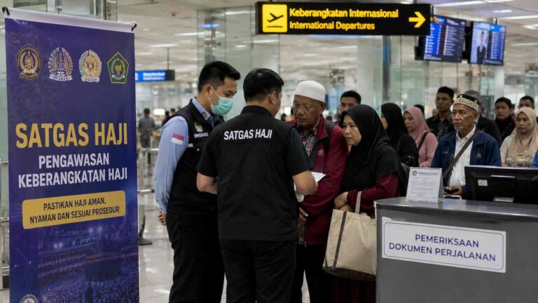 Satgas Gagalkan 51 Jemaah Haji Ilegal di Bandara Soetta. Ada Yang Sudah Bayar Rp250 Juta!
