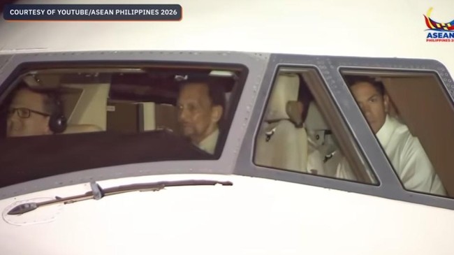 Sultan Brunei Terbangkan Sendiri Pesawat ke Filipina!