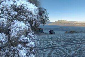 Penampakan Bromo ‘bersalju’