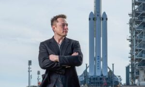 Elon Musk Pecahkan Rekor Jadi Triliuner Pertama di Dunia