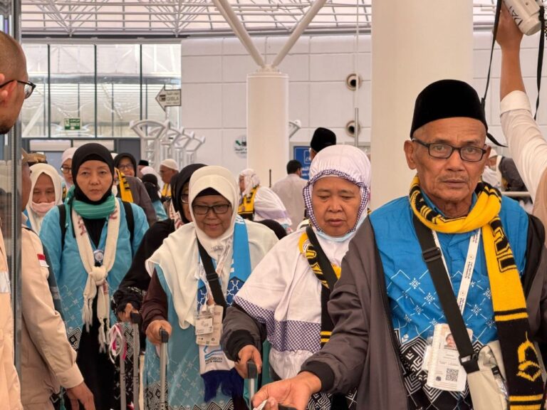Kemenhaj Larang Seremoni Berlebihan Saat Sambut Jemaah Haji. Apa Alasannya?