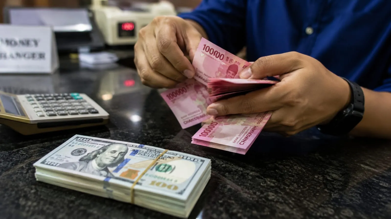 Niilai tukar rupiah ke dollar AS