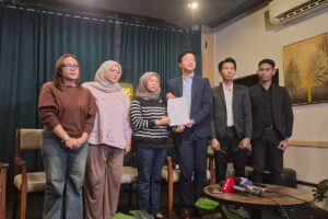 Korban dan kuasa hukum korban Hanania Travel