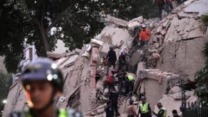 Bangunan runtuh akibat gempa besar di Venezuela
