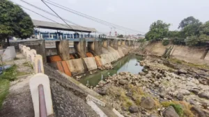 Bendung Katulampa Mengering Akibat Kemarau Panjang
