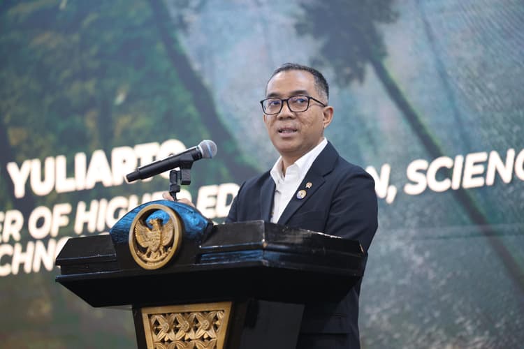 Gaji Dosen Diusulkan Rp20 hingga Rp50 Juta, Begini Respons Mendikti