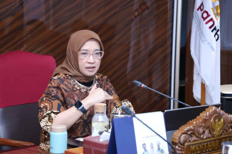 Menteri PANRB: ASN Boleh WFA Antar Anak di Hari Pertama Sekolah