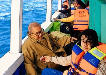 Viral Kisah Kakek Berikan Pelampung untuk Cucu Sebelum KLM Nurul Salsa Tenggelam