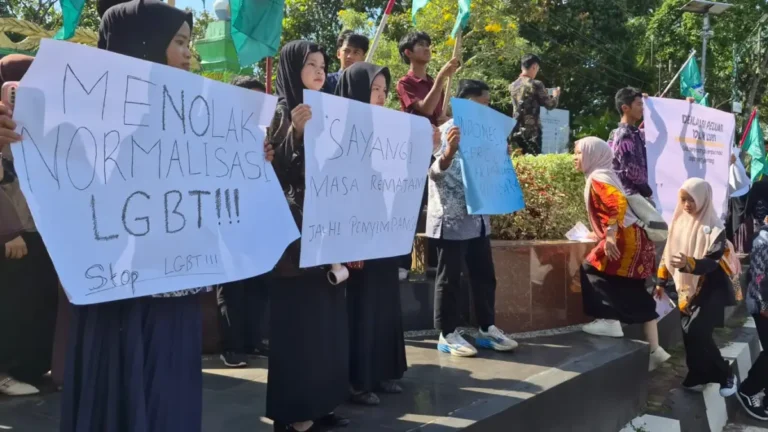 Pelajar Islam Indonesia se-Kalsel Gelar Aksi Tolak LGBT di Pelaihari!