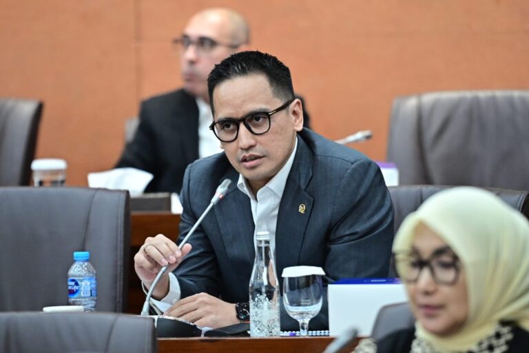 DPR Desak Danantara Evaluasi Semua BUMN, Temuan di PT Pos Indonesia Jadi Alarm