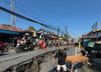Ruas jalan Veteran yang amblas