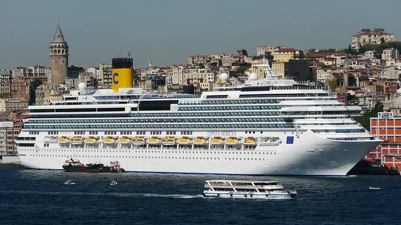 Kapal Pesiar Costa Serena