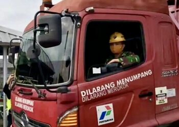 Personel TNI yang jadi sopir truk tanki BBM Pertamina