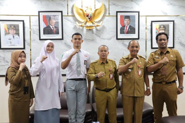 Sekda Kalsel Lepas Dua Putra-Putri Terbaik Banua Menuju Paskibraka Nasional 2026