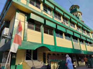 Bersih-bersih masjid