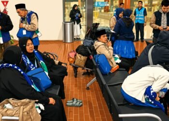 Puluhan Jemaah Umrah Asal Kuningan Terlantar di Bandara Soetta