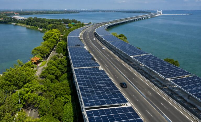 Kejar Target 100 Giga Watt, Pemerintah Akan Kembangkan PLTS di Sepanjang Jalan Tol