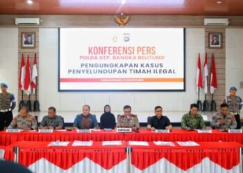 Konferensi pers pengungkapan penyelundupan pasir timah