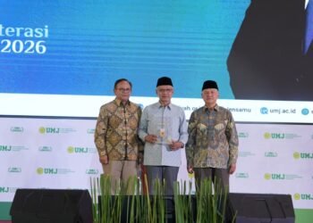 haedar-nashir-terima-kartu-wartawan-utama-khusus