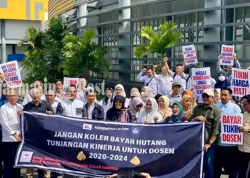 Dosen ASN gelar aksi unjuk rasa di depan General Building Universitas Lambung Mangkurat