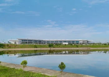 Kolam sisi barat Bandara Syamsudin Noor