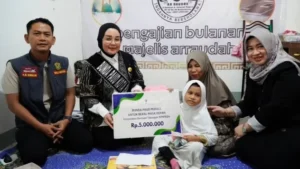 Wali Kota Banjarmasin dan Bunda PAUD Santuni Anak Guru Honorer yang Meninggal Korban Asap Karhutla
