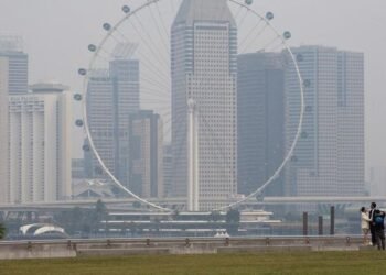 Gedung-gedung di Singapura diselimuti asap karhutla lintas negara