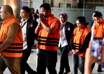 5 tersangka dugaan korupsi di BNPB keluar gedung KPK